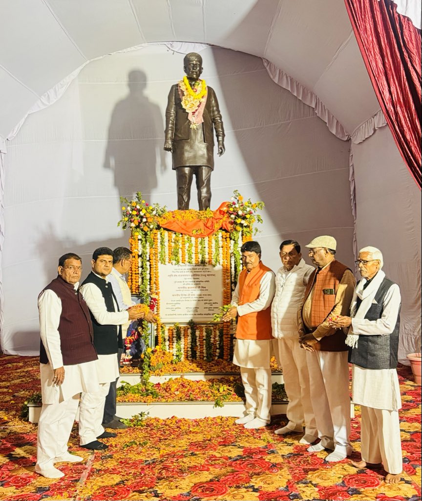 HMRPushpendra's tweet image. पूर्व सांसद,विधायक स्वर्गीय श्री राज नारायण बुधौलिया जी की प्रतिमा के अनावरण के अवसर पर...                                                                                              
#akhilesh_yadav 
#dimple_yadav
#dharmendrayadav
#samajwadi_party
#syamlalpal
#@highlight