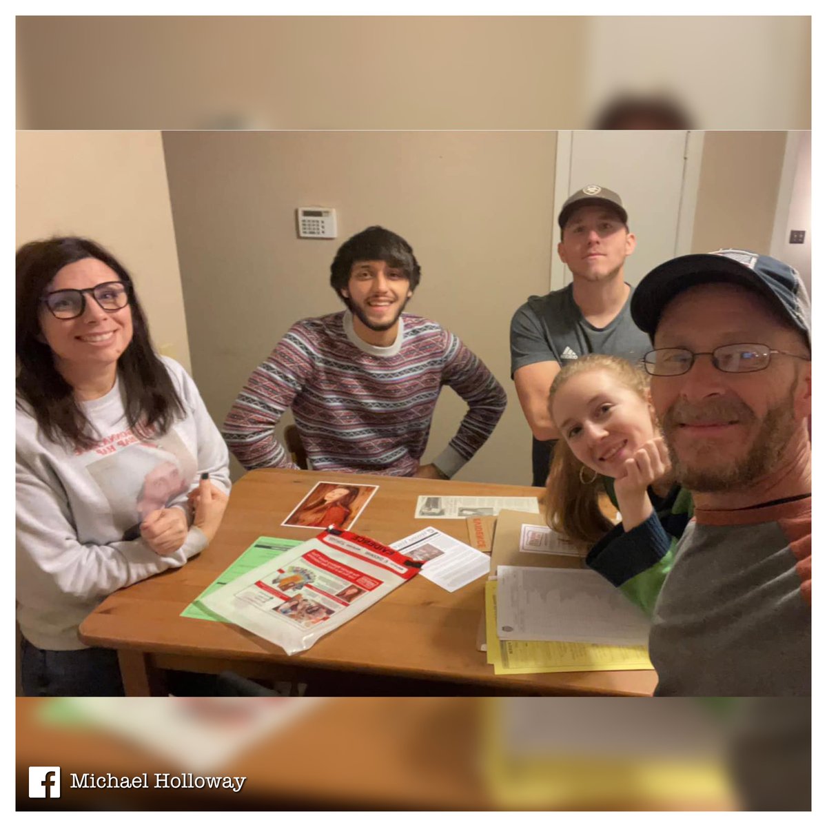 unsolvedcf's tweet image. 📸Game night never looked this good—tag us in your detective pics!💥 #unsolvedcasefiles