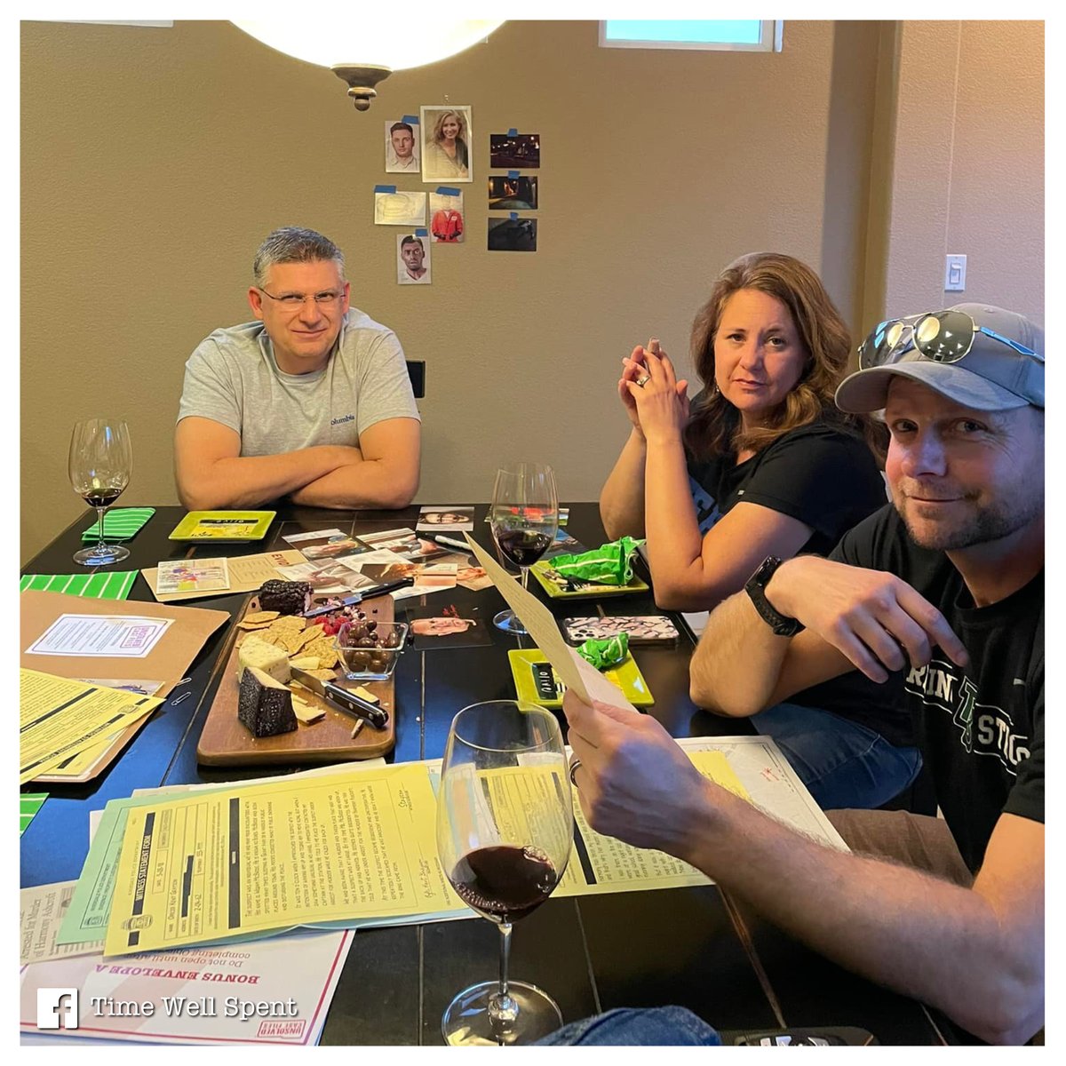unsolvedcf's tweet image. 📸Game night never looked this good—tag us in your detective pics!💥 #unsolvedcasefiles