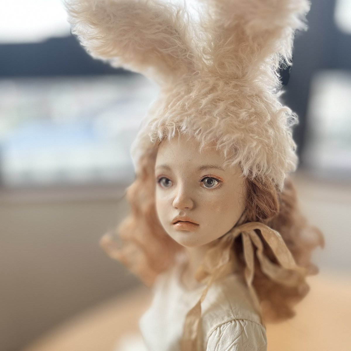 Usami 完成　65センチ
タイツを履かせてやっと完成
最初コットンストレッチの生地でタイツを作ったけど、コットンじゃ伸びに限界　イメージも違う💦
人間のタイツを買いハサミを入れた高くてビクビク💧

▪️2025創作洋人形展▪️
ギャラリーぶんかとう
bunkatou.com
11月22日(土)〜11月30(日)