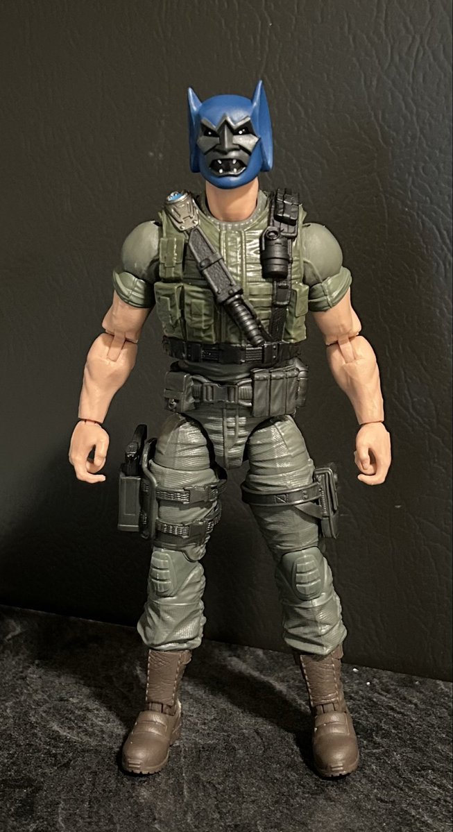 ComicsInvictus's tweet image. #GIJoeClassified #KitBash #GIJoe

Building a Steel Corps squad.

The trick on this kitbash was finding a longer neck so the Steel Corps head wouldn’t sit too low.

Went to my LCS and found the perfect tengu mask.
It actually fits, but needs a short neck ball joint to look normal.