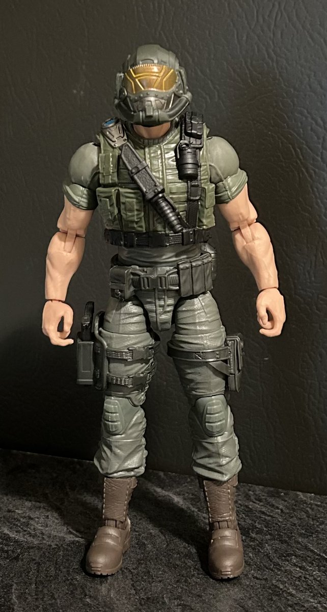 ComicsInvictus's tweet image. #GIJoeClassified #KitBash #GIJoe

Building a Steel Corps squad.

The trick on this kitbash was finding a longer neck so the Steel Corps head wouldn’t sit too low.

Went to my LCS and found the perfect tengu mask.
It actually fits, but needs a short neck ball joint to look normal.