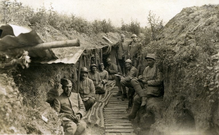 CerfiaFR's tweet photo. 🇫🇷🇮🇹🇬🇧🇩🇪🇦🇹🇭🇺🇺🇸🇷🇺🫡 IN MEMORIAM | Il y a 107 ans jour pour jour, le 11 novembre 1918, la Grande Guerre prenait fin. L’armistice était signé à l’aube en forêt de Compiègne. L’arrêt officiel des combats entra en vigueur à 11 h, faisant taire les armes après plus de quatre années de guerre et près de neuf millions de morts, dont 1,5 million de soldats français.