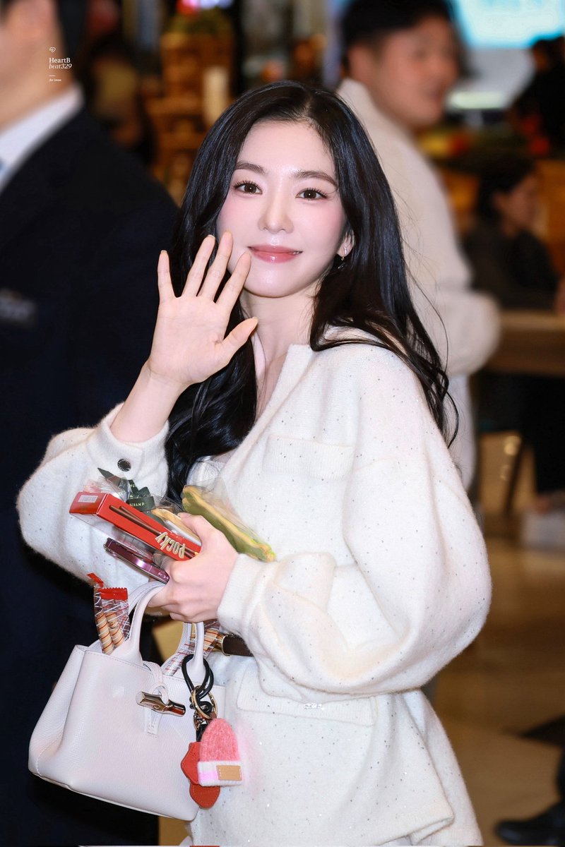 kseulgijjang's tweet photo. irene be like https://t.co/NZjCr3jUjc