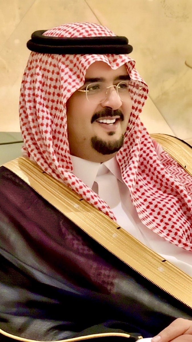 تبتسم  كل  الاماني    لابتسم   لك
ينسف ضروفك  والاحلام   اتحقق

 #عبدالعزيز_بن_فهد