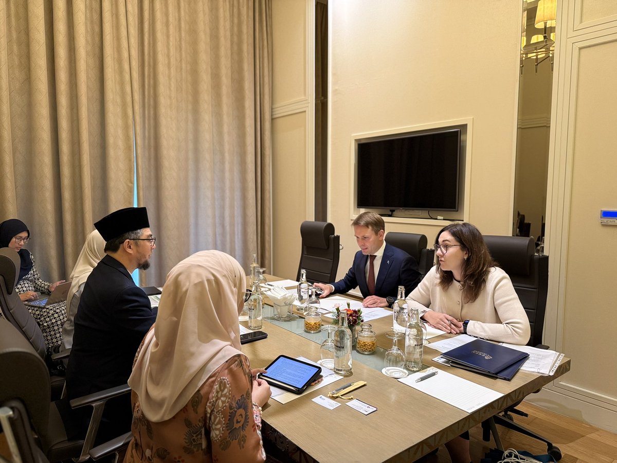 VCUiTM's tweet photo. Menghadiri The 4th Malaysia-Russia Joint Commission Meeting di Langkawi, dipengerusikan bersama oleh YBM KPT.

Tahniah YBM DS KPT atas kepimpinan berkesan di peringkat antarabangsa. 🌏

#vcuitm7 #GRU2025 #MalaysiaMADANI #UiTMdiHatiku ❤️ https://t.co/jzzkre0kTv