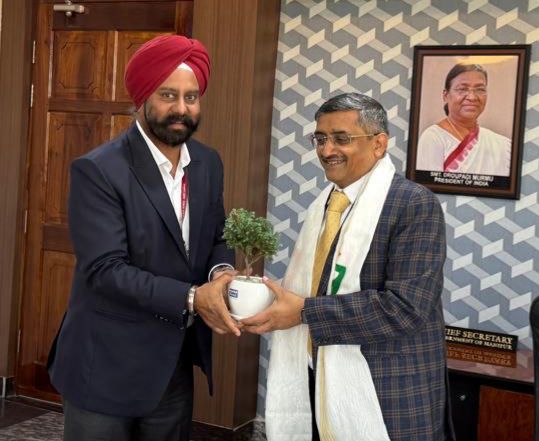 nhpcltd's tweet image. Shri Gursharan Singh, Head of #NHPC Loktak Power Station, paid a courtesy visit to Shri Puneet Kumar Goel, Chief Secretary, Government of Manipur, in the presence of Shri Sailesh Chaurasia, Power Secretary, Government of Manipur. During the meeting, discussions were held on the…