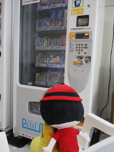 ハイセイコー記念の馬券買いに、オフトひたちなか来た
ら11/30に引換券配って12/1にキッチンセットもらえるらしい🤭
馬券も生活も、どっちも当ててこ🐎
こういう地味アツな企画けっこう好き😍