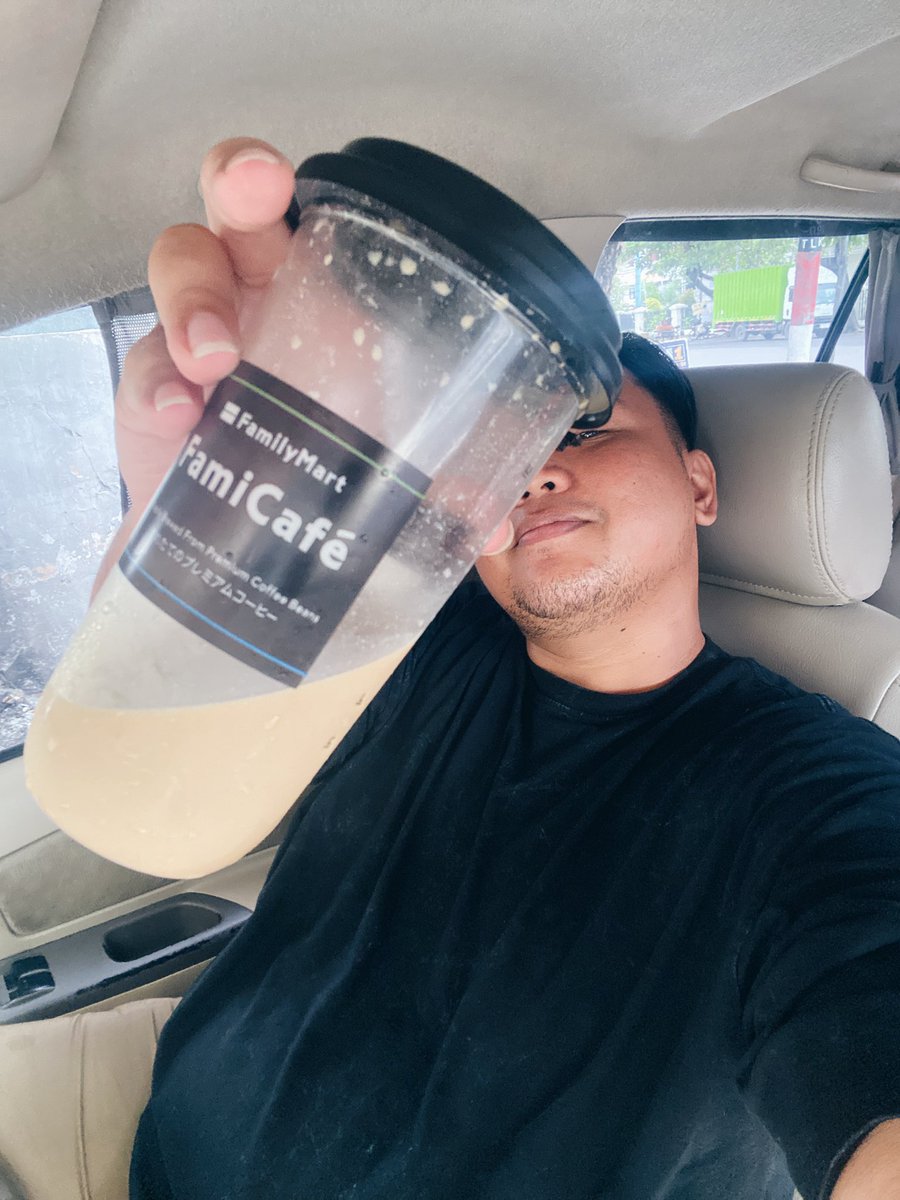 Hari-hari ke Family Mart karena lagi kecintaan banget sama Coconut Lattenya FamiCafé