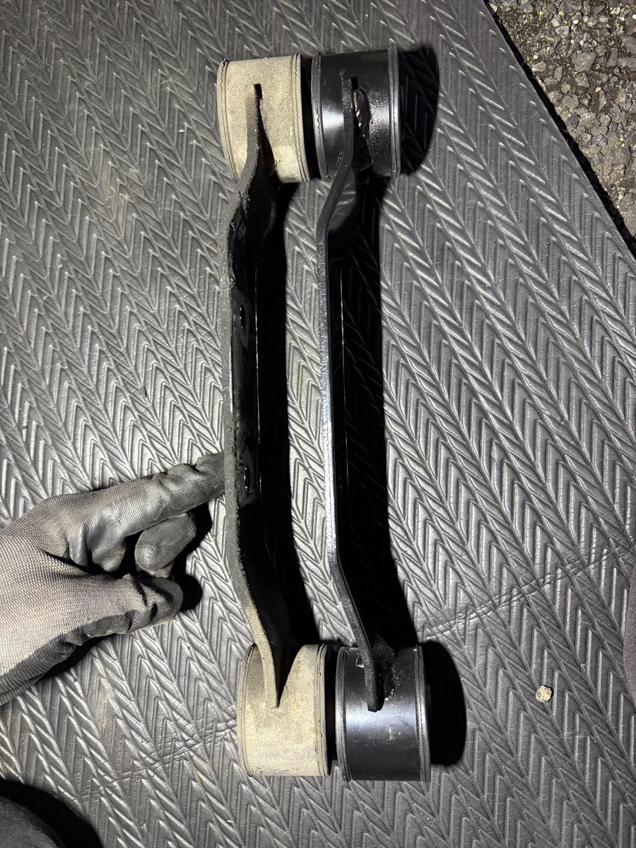 ryoryo_gdb's tweet image. 昨日はオイルキャッチタンク取り付けとデフマウント交換☝️