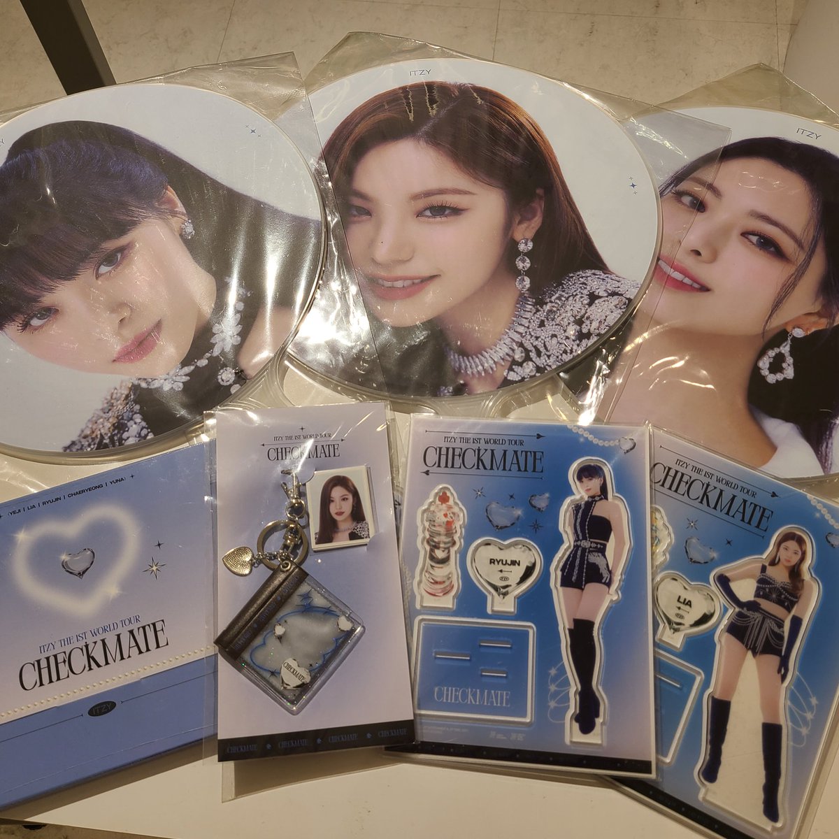 ITZY サイン入り ポラロイド checkmate リュジン チェキ ITZY サイン入り ポラロイド checkmate リュジン チェキ