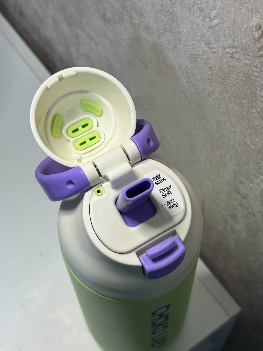 not me gatekeeping the prettiest green tumbler ever 😭💚 

tumbler ini SUS 316 stainless, pantas aja tahan dingin &amp; gak gampang bau✨