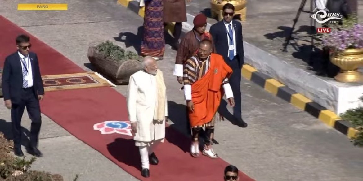 Politicx2029's tweet photo. At the crucial time when he was supposed to be in India, holding a press conference on #RedFort blast, he is instead in Bhutan celebrating with their leader.

Delhi is facing hazardous AQI, but maybe he is enjoying fresh air there 

History won't be kind to you🤡 https://t.co/MmC09ZDbxo