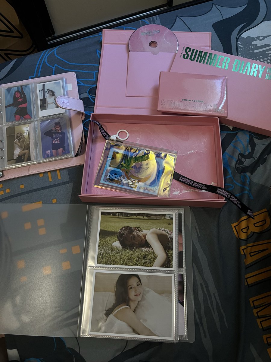 microjennie's tweet photo. inch check wts lfb blackpick summer diary collection

- summer diary in hawaii 2018
- complete inclusions
- close to mint condition 

tags sdih bp rosé chaeyoung jennie https://t.co/la2WI3uepA