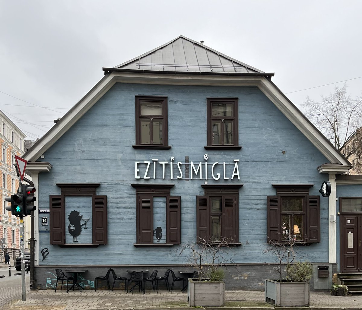Your #morningcalm from Riga is a pretty city house with the cafe Hedgehog in the Fog (the name of one of the best animated films of all time).