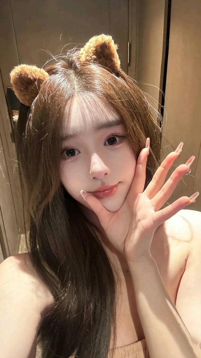 mrstack619's tweet image. Girls love thunderstorms and cozy blankets. #StormyNights #Snug