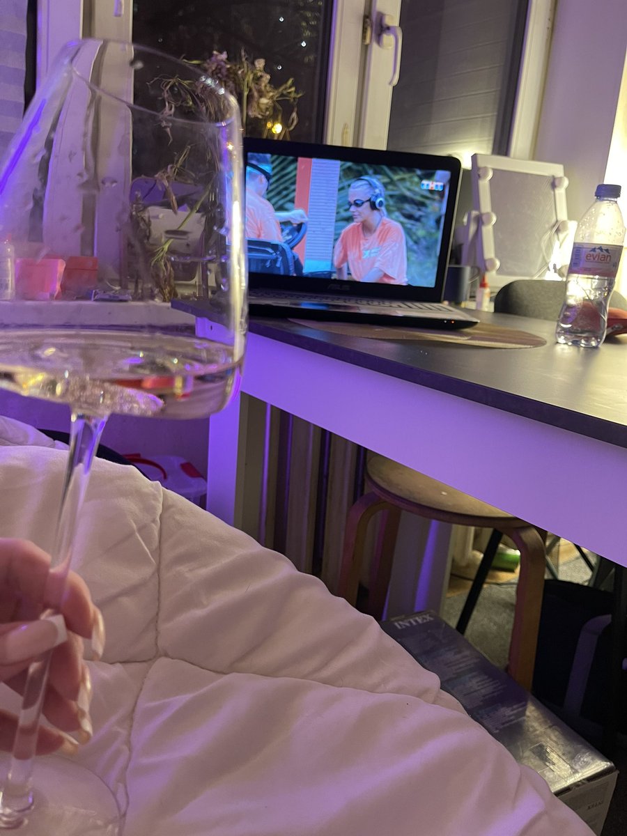 дома 🫠
чемодан разобран, с семи утра в бокале вино
как всегда адаптационный период