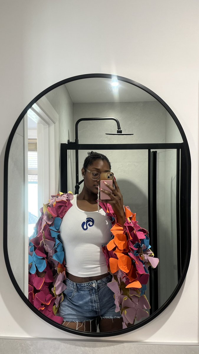 I love my outfit 🥰💗