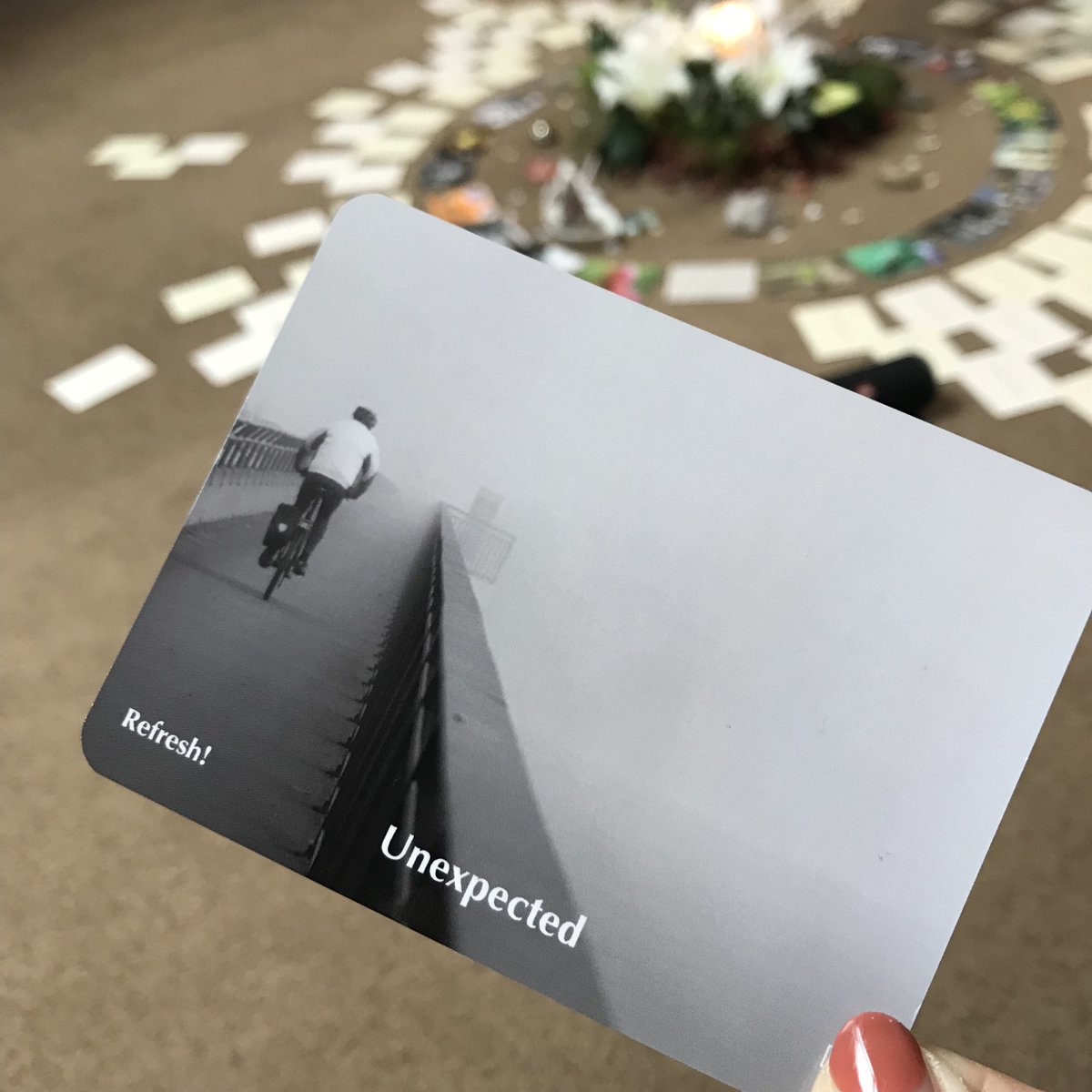 kochiu_career's tweet photo. 本日の「キャリア開発入門」は、ここまでのゲスト講話振り返り&リフレクティングを援用した自分語りを、#pointsofyou を用いて。
同じ写真を見ているはずなのに、違うコトが見えている。「対話で視点を広げる」を体験してもらいました。
来週からゲスト講話再開です!
※写真は別日のもの https://t.co/Ez2dE05l2N