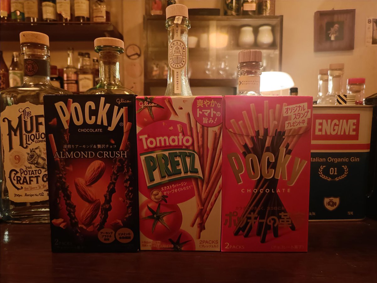 お店開けました！ポッキーの日なので安直に買ってきたからみんなで食べましょう お待ちしてます◎