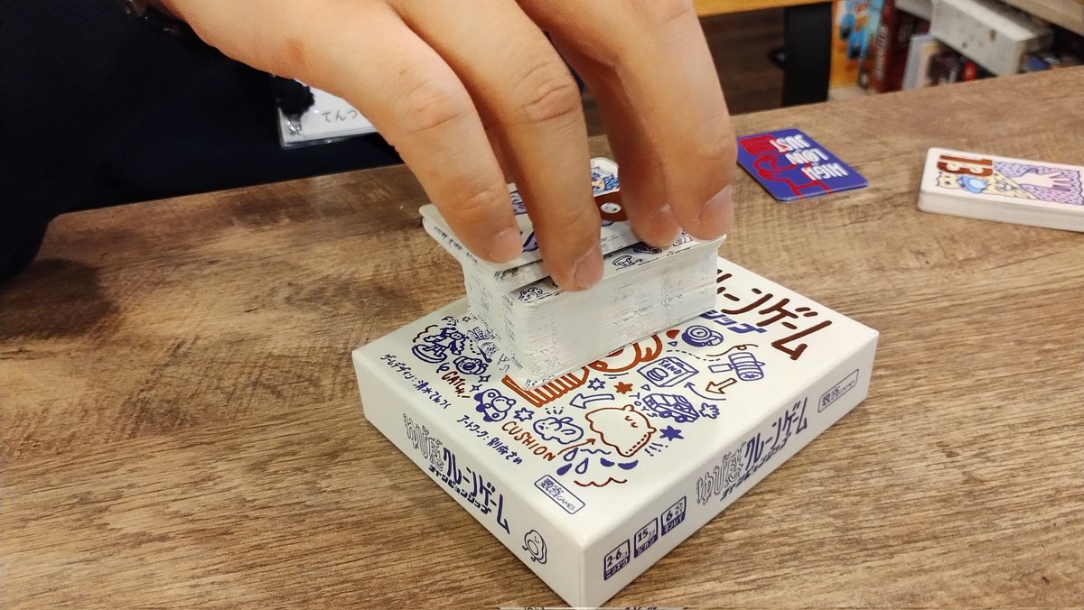 タイトルの通り指でクレーンゲームをするゲーム、 #ゆび感クレーンゲーム を遊ばせていただきました！五感を使うゲームって好き〜🥰まさかのぴったりジャスト連発で勝利しました🏆✨
#SNS試遊会2025秋
#リトルケイブ新宿南口店