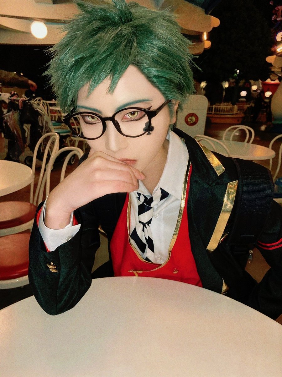 【⚠️cosplay / twst_♣︎】

「こら。
…俺なんかを撮っても、つまらないだろ?」