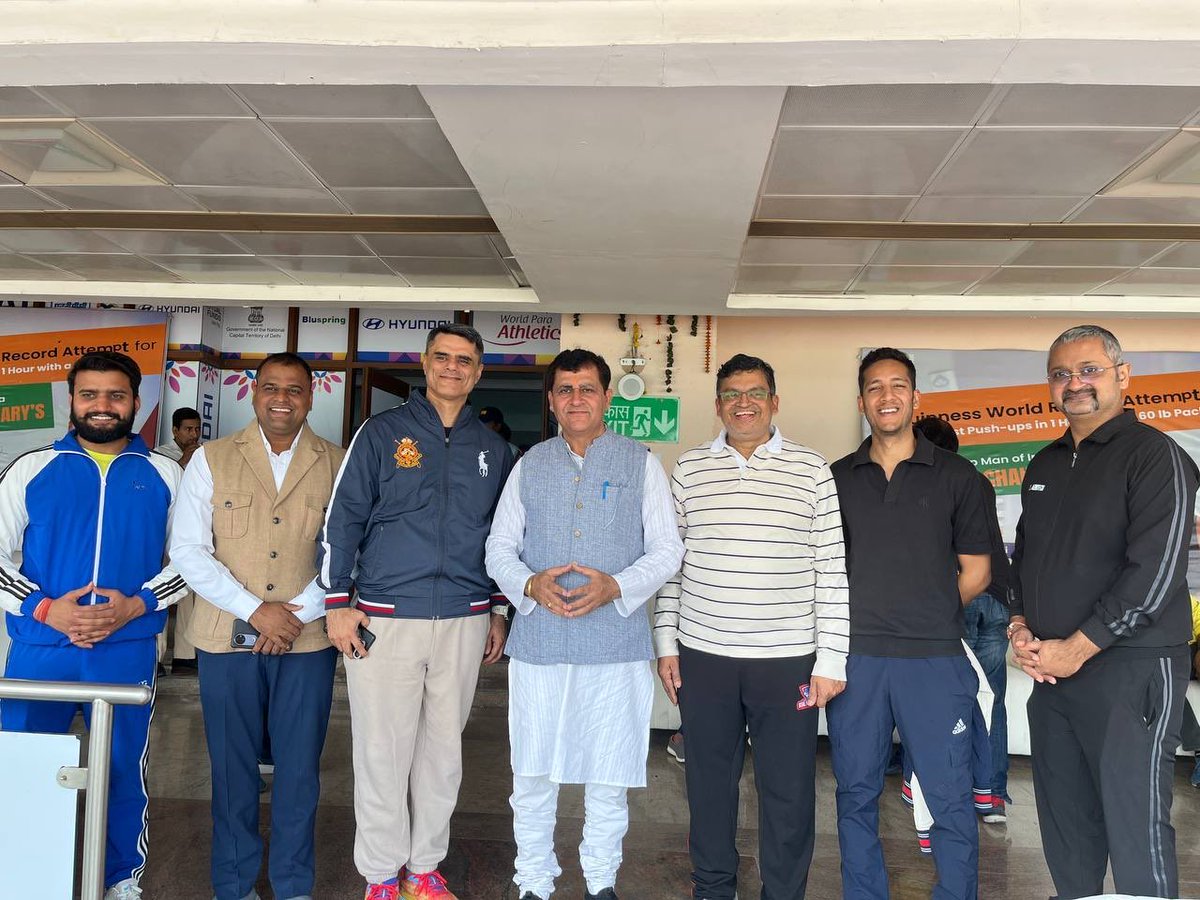 PushupmanofIND's tweet photo. #FitIndiaMovement के ऐतिहासिक कार्यक्रम के आकर मेरा प्रोत्साहन बढ़ाने के लिए माननीय @gopalkagarwal जी का बहुत बहुत धन्यवाद 🙏🏻 

यह रिकॉर्ड #OperationSindoor के वीर सेनानियों को समर्पित है।

#PushupManOfIndia https://t.co/ZGdWoJcft0