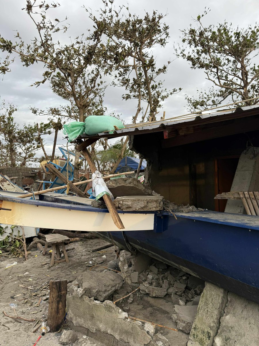 News5PH's tweet image. TINANGAY NA BFAR SHIP

Nawasak ang ilang bahay sa Tawi-Tawi, Brgy. Poro, San Fernando, La Union matapos tangayin ang isang Bureau of Fisheries and Acquatic Resources (BFAR) ship dahil sa Bagyong #UwanPH. | via One PH/#MOJO Denisse Valdesancho
