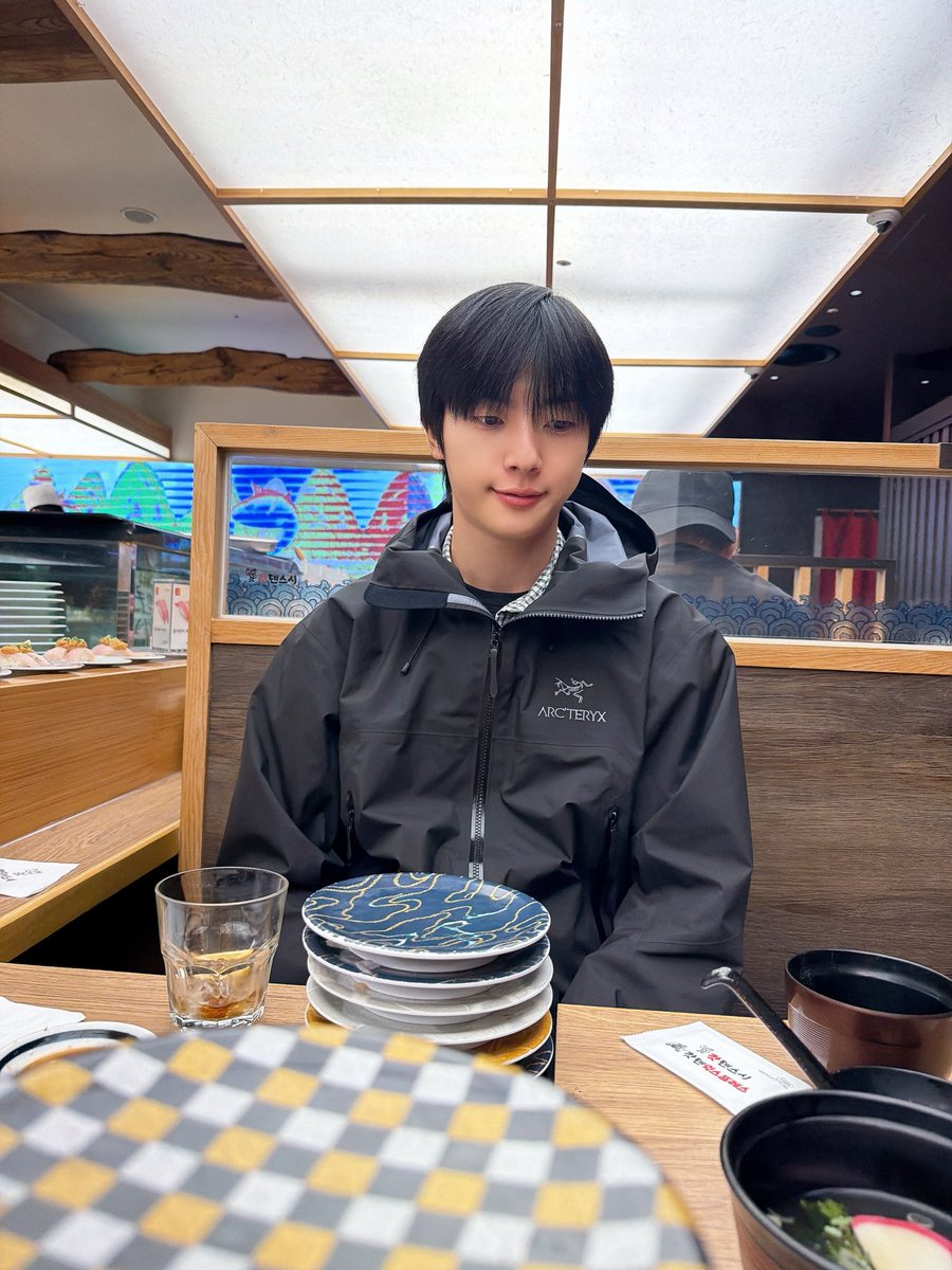 wevemood's tweet photo. everybody say thank you to onewe's best photographer, Harin for these beautiful photos 🖤💜 https://t.co/CuAYDn7XAH