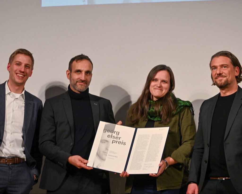 Wir freuen uns über die Auszeichnung mit dem Georg Elser Preis und möchten unseren Dank aussprechen. Auch wenn dieser Preis gestern an uns überreicht wurde, nehmen wir ihn stellvertretend für all diejenigen entgegen, die sich - oft im Stillen- gegen die extreme Rechte engagieren.