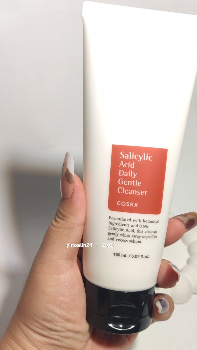 Noalin24's tweet photo. BEST CLEANSER for acne prone &amp; oily skin?

Aku jujur suka banget sama @cosrx Salicylic Acid Daily Gentle Cleanser

Bener2 bisa membersihkan sampai ke pori-pori tapi ga bikin kulit terasa ketarik atau kering‼️

#acneprone https://t.co/DW91MYNqNQ