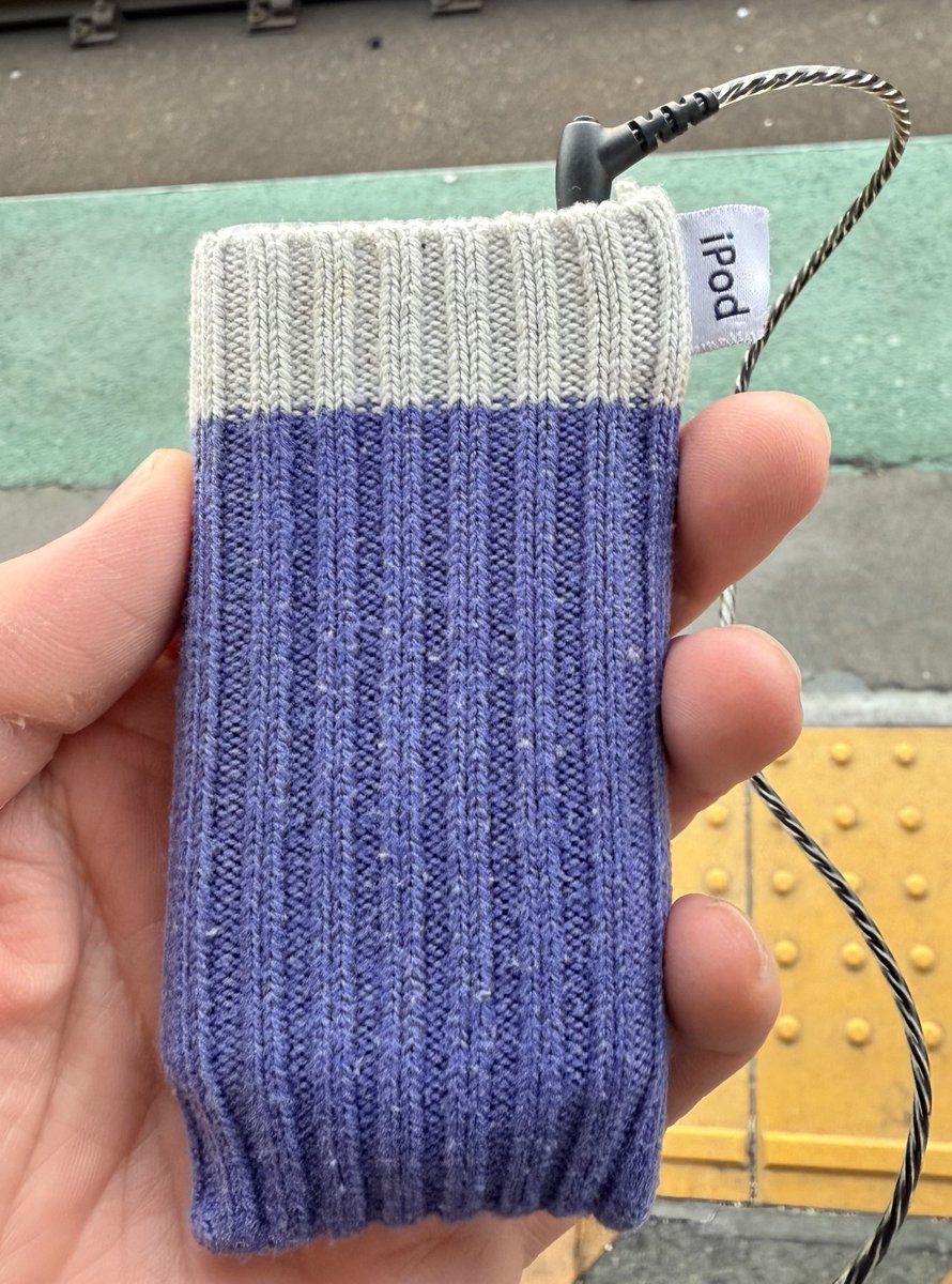 説明しよう‼️ iPod Socksとは、かつてAppleが販売していた純正のiPod