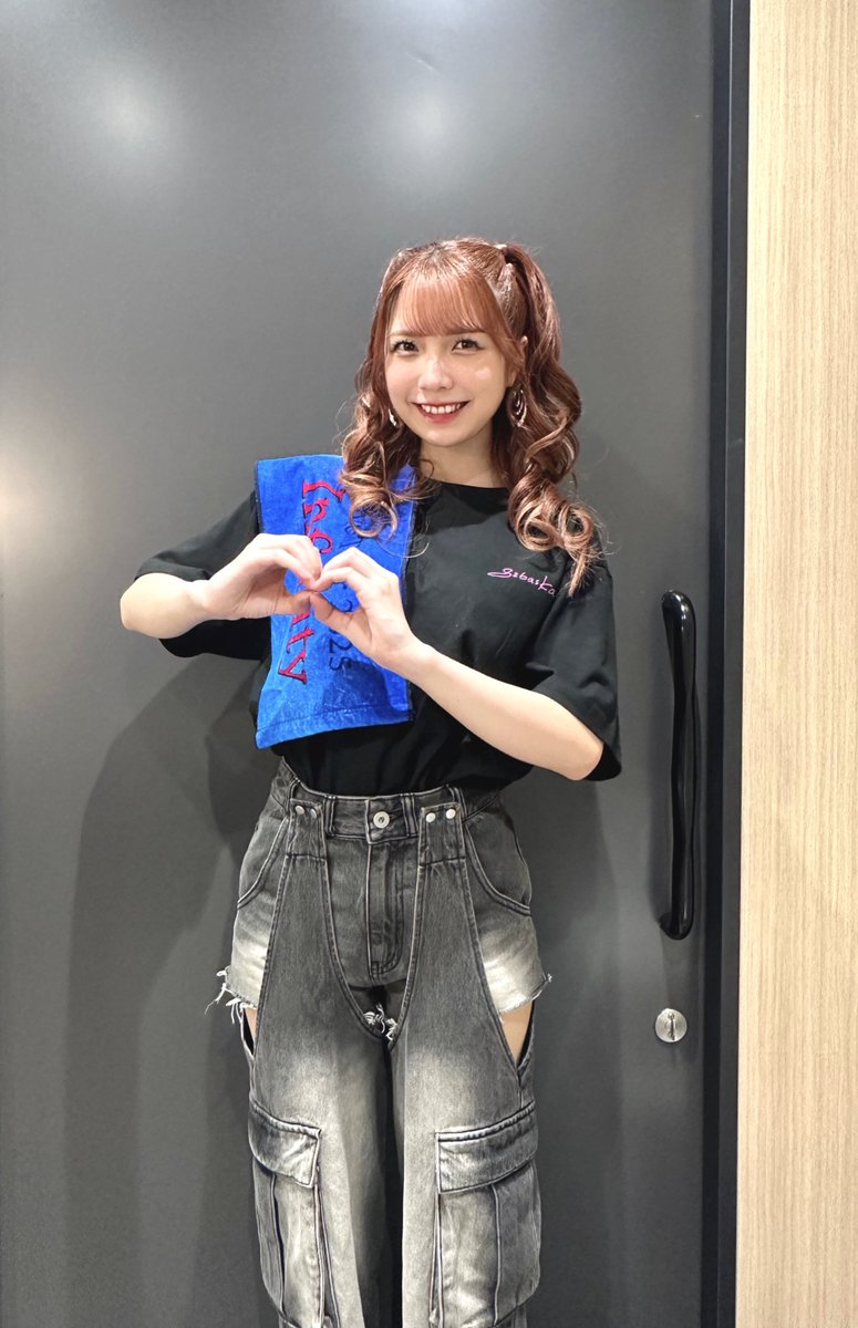 ツアータオルとツアーTを着て♾️🩵 るんるん(⸝⸝◜~◝⸝⸝)✊🏻