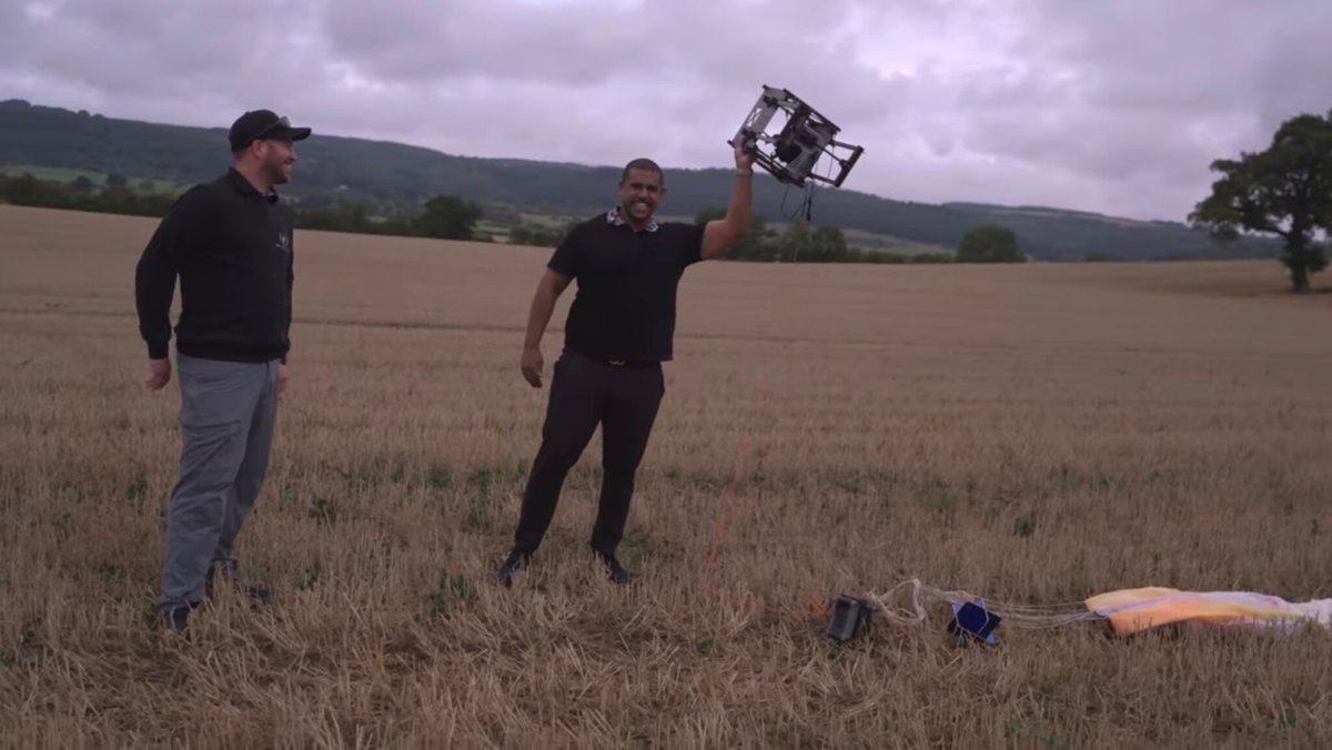 JVCom's tweet image. Une carte Pokemon envoyée dans l’espace !

La société de classement de cartes Beckett s'est associée au fabricant d'accessoires Dragon Shield pour tester les étuis de protection de ce dernier. 
La carte a été fixée à un dispositif spécial monté sur un vaisseau spatial.

Elle a…