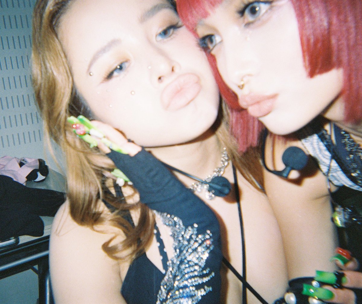 💜😚👩🏻‍❤️‍💋‍👩🏻😗🩶
#JURVEY