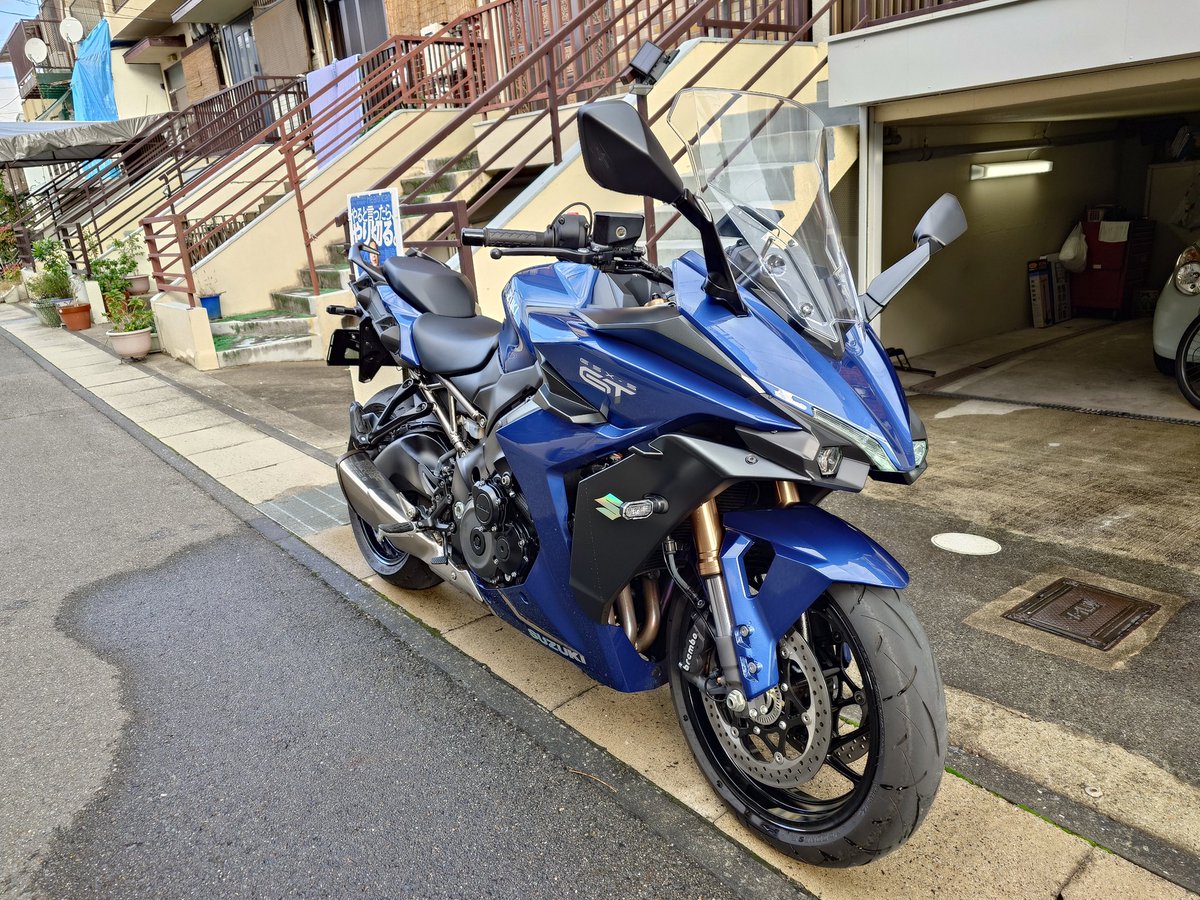 CAROL_S1000GT's tweet photo. キレイにしてあげた✨
#suzuki #s1000gt #洗車 https://t.co/1huMJKFt3p