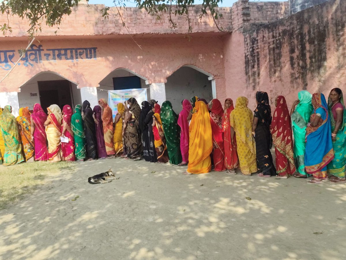 गोविंदगंज विधानसभा क्षेत्र के उच्च माध्यमिक विद्यालय बनकटवा(पहाड़पुर) में  महिला मतदाताओं की उमड़ी भीड़...
<a href="/CEOBihar/">Chief Electoral Officer, Bihar</a> <a href="/ECISVEEP/">Election Commission of India</a>