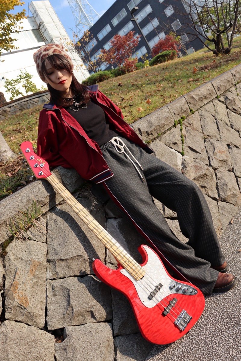 narinari2941's tweet photo. 🌟Happy Bass Day🌟
自分らしさを忘れずにこれからもいい音出しまくるぞー！
今後ともよろしくね相棒🍄

#ベースの日
#ベースの日2025

📸@bisinyuibi https://t.co/pMUYegjtOl