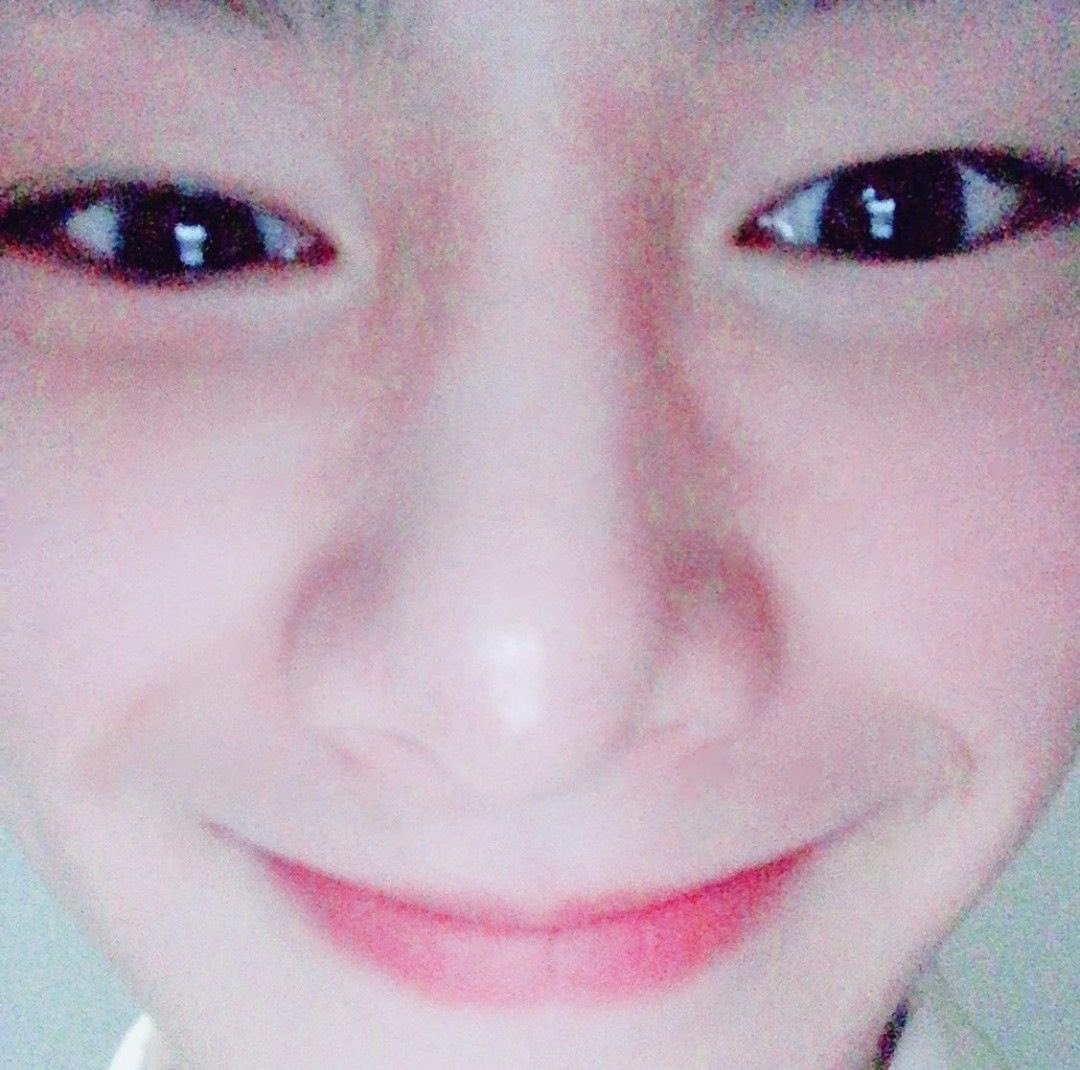 love4yji's tweet photo. jeongin recreated this picture 😭 

6 years difference.. :( https://t.co/kK3PBBzh26