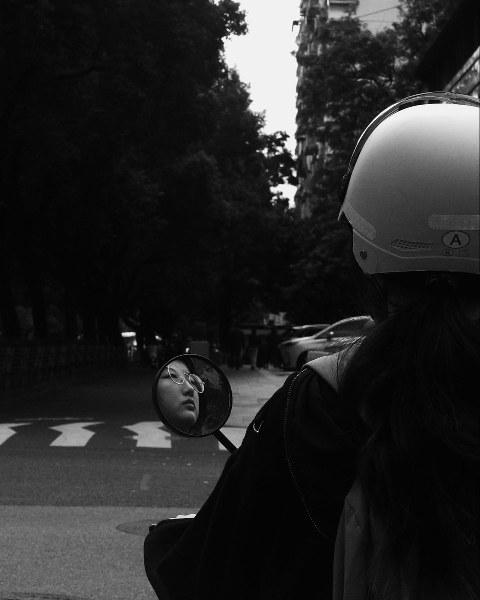 stanzy_500's tweet photo. Part of the daily commute #blackandwhite #streetphotography #pgotography #china https://t.co/3TOUl2OwsZ