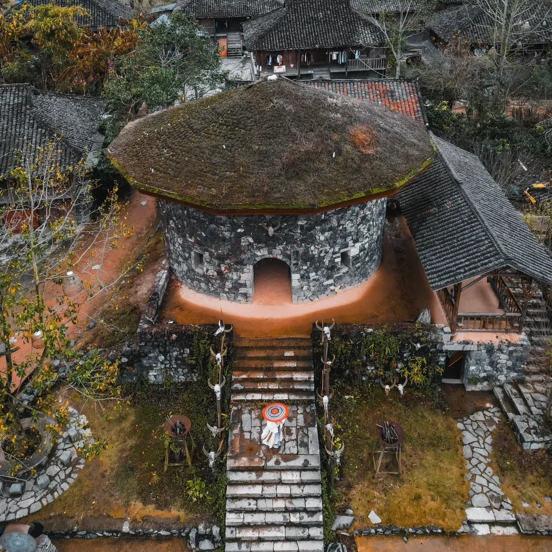 amazingguizhou2's tweet image. 🏕️ Yaoshan Ancient Village: A Century-Old Heritage Hidden in the Mountains

Located in Yao Mountain Yao Ethnic Township, #Libo County, #Guizhou, Yaoshan Ancient Village is home to one of China&apos;s last armed tribes, and the Bai Ku Yao people, who preserve the most complete Yao…