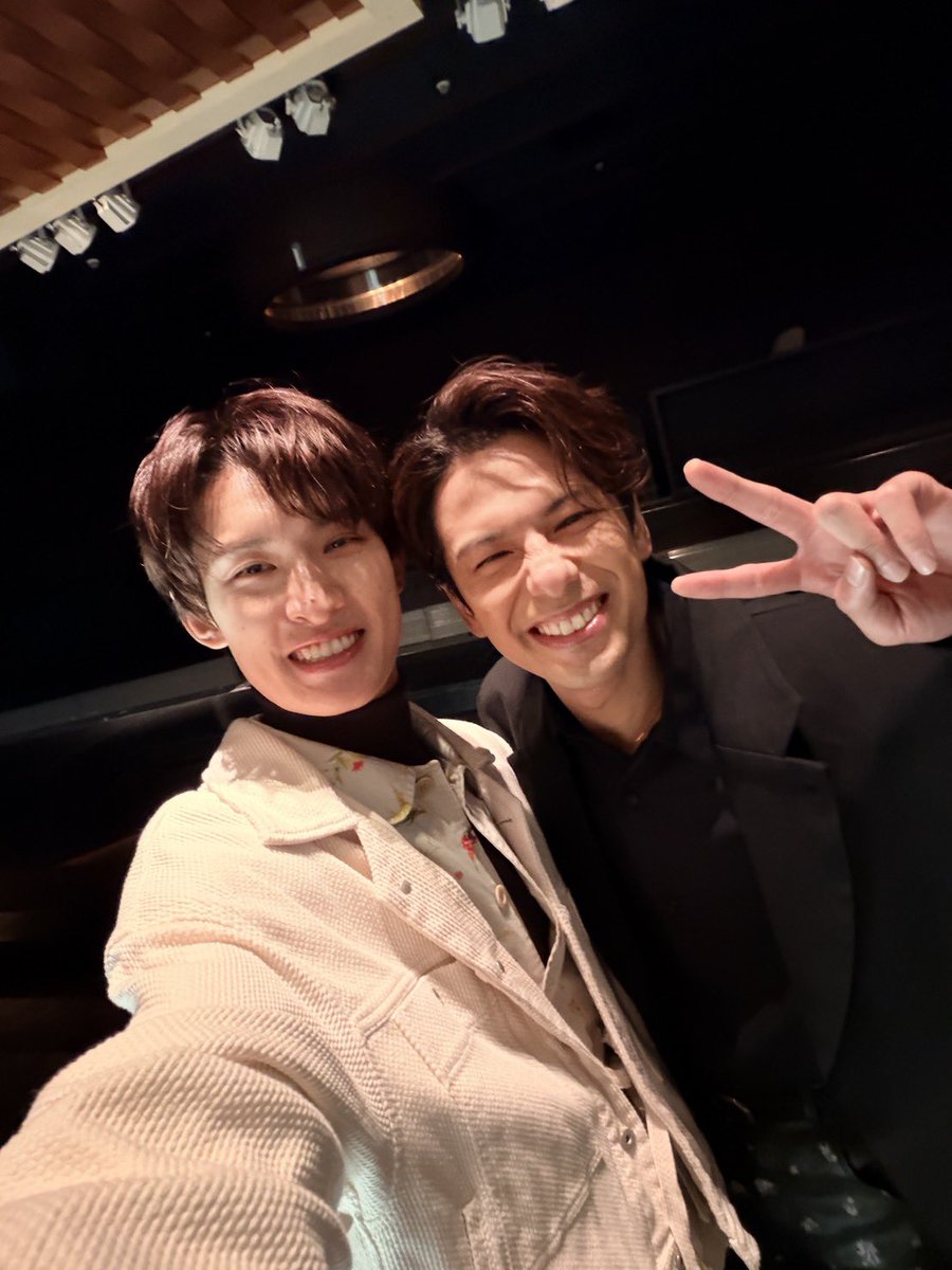 #movielovesong 
大ヒット御礼舞台挨拶、ありがとうございました♪
本当に感謝！！！！
楽しかったー！
けどなんか寂しいな…。
またどこかで会えると信じて…！
これがお別れでは無くこれからの軌跡の始まりだと信じて…。
CREW〜ありがとうな〜^ ^
こうちゃん〜出会ってくれて、ありがとう。