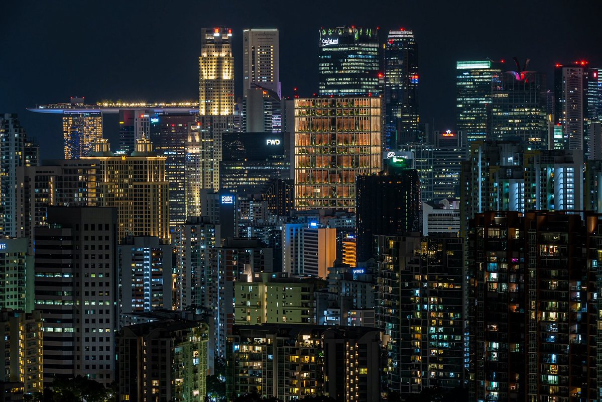 javanng's tweet image. Standing here, watching Singapore glow. It reminds me how far we’ve come.

#singapore #skyscrapercity #citybynight #sg60 #nightphotography #visitsingapore #raw_cityscapes