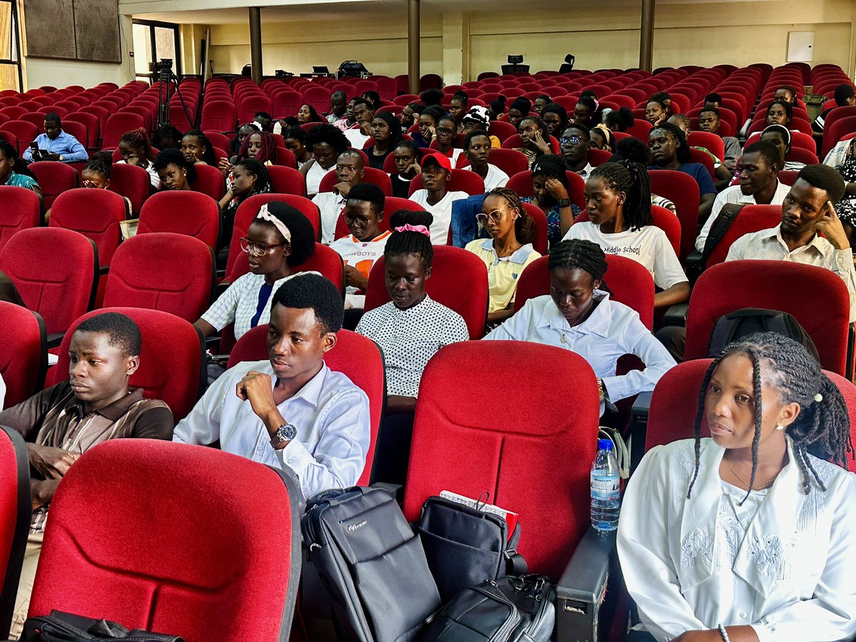 Zukuka_ug's tweet photo. A Lunatic Sanity” incredibly launched @kyambogou Deep appreciation to the university, the department of arts and humanities and @femritewriters.
Thank you for  building an inclusive, competent and empowered community opening up more opportunities for young people to thrive. https://t.co/r69IVbVS9T