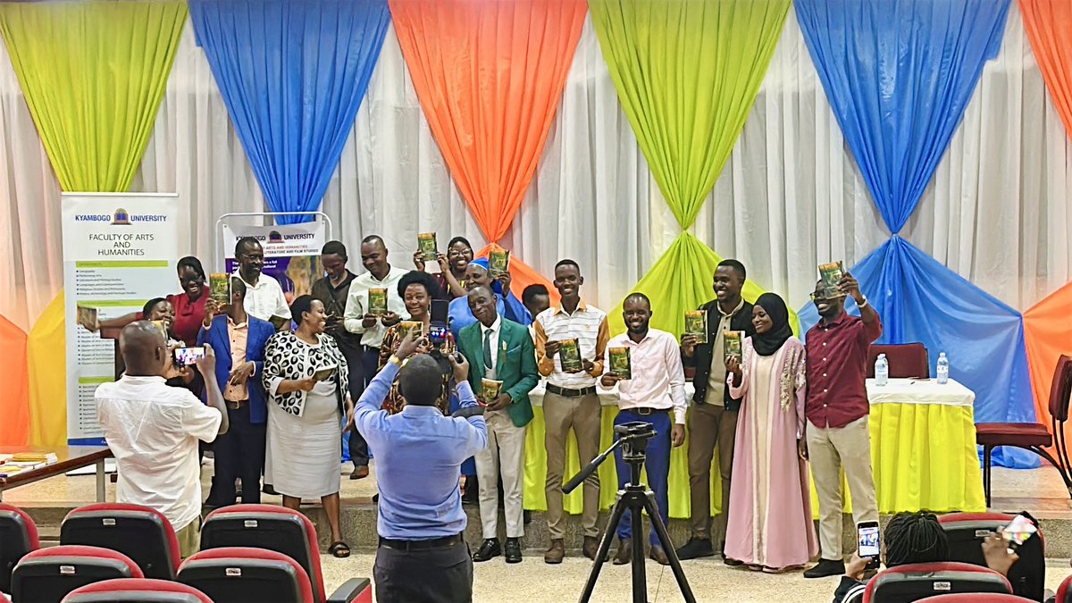 Zukuka_ug's tweet photo. A Lunatic Sanity” incredibly launched @kyambogou Deep appreciation to the university, the department of arts and humanities and @femritewriters.
Thank you for  building an inclusive, competent and empowered community opening up more opportunities for young people to thrive. https://t.co/r69IVbVS9T
