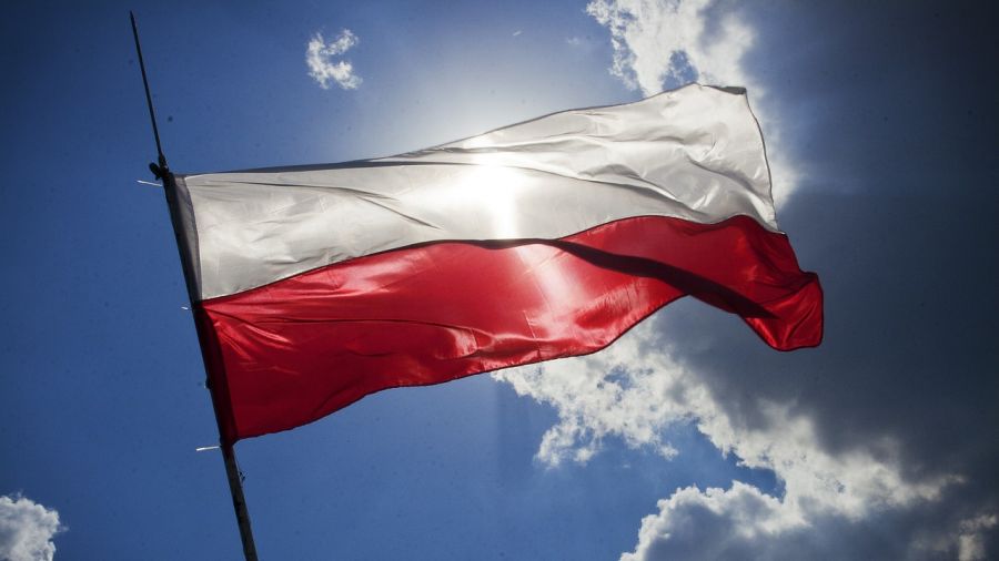 AlojzyZNowak's tweet photo. Świętujemy dziś kolejną rocznicę odzyskania niepodległości w 1918 r. Przypominamy wysiłek wielu pokoleń Polaków, walki o niepodległość i pracy organicznej, które dzięki zjednoczeniu często skłóconych stronnictw i środowisk, pozwoliły wykorzystać sprzyjające okoliczności dla odbudowy Polski po ponad 100 latach. 
Dziś to dla nas wszystkich wielkie zobowiązanie, by potrafić wspólnie zapewnić naszej Ojczyźnie i kolejnym pokoleniom dobrą przyszłość, niezależnie od wymagającego otoczenia międzynarodowego.

#PoloniaRestituta #ŚwiętoNiepodległości #RazemMożemyWięcej