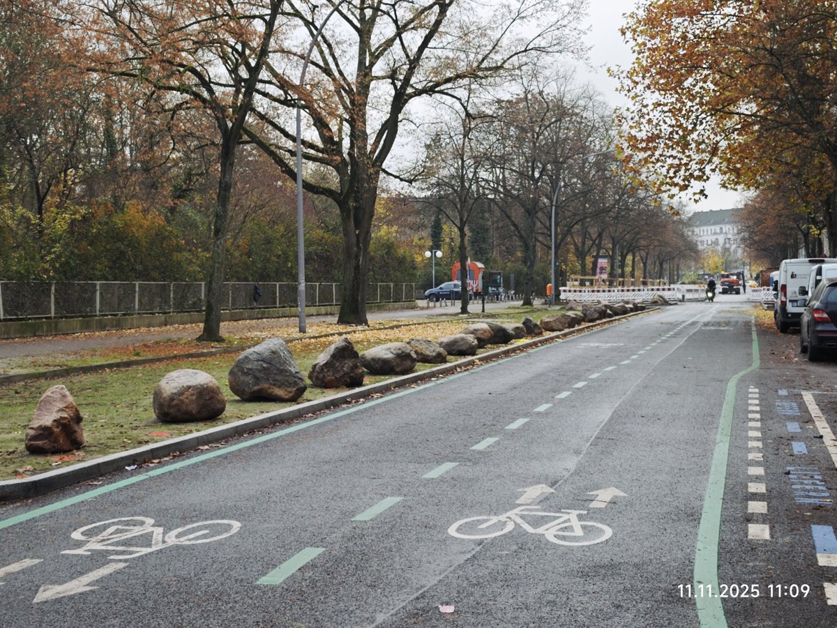 🤩🤩🤩 ach könnt ich doch nur die Kräfte von Obelix haben. 

#Blücherstraße Friedrichshain-Kreuzberg