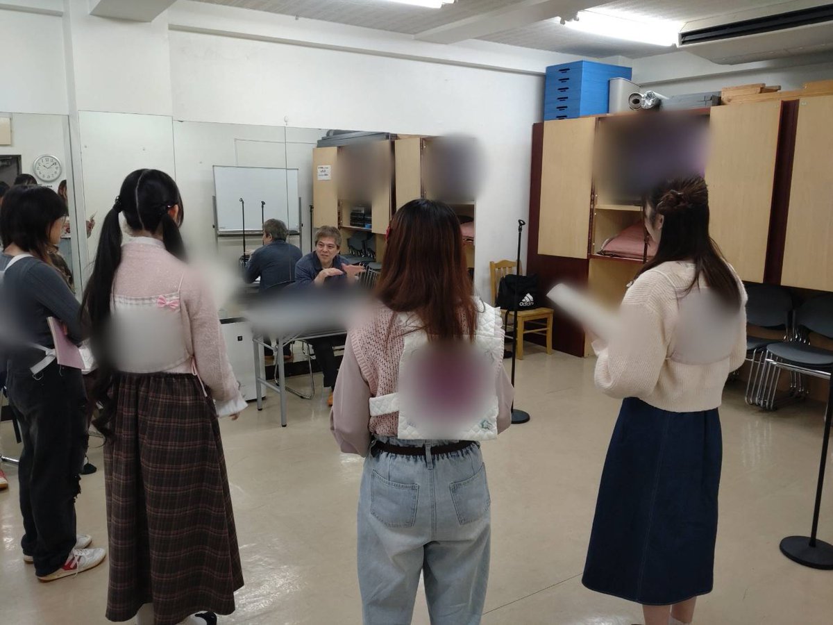 鳥海講師のレッスンが行われました！
前期とは違う分野の作品で、初めて挑戦する役柄もあったようでしたが、真剣に取り組んでいました！
#BAO #声優養成所