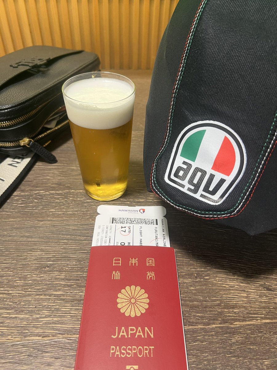 ma_s214's tweet photo. ハワイ8泊10日1人旅スタート🇺🇸🌺

りょうたくんに借りたコルサ持っていきます🪖 https://t.co/KpAKCssMaO