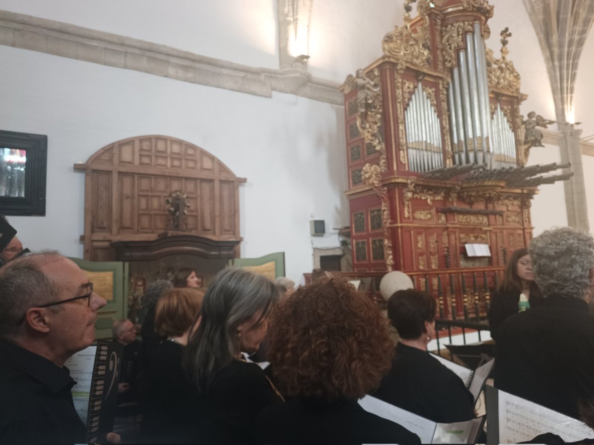 CorodeSande's tweet image. ¡Qué ilusión! 💖 Este sábado armonizamos la boda de la hija de nuestra compañera Amparo 💍🎶 en la Iglesia de San Martín de Tours de Trujillo ⛪✨
Gracias por confiar en nosotros para un momento tan especial 🌸🙏

#BodaConEncanto #Trujillo #MúsicaParaElAlma